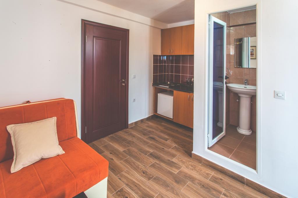 David Apartments And Rooms Dobra Voda Luaran gambar