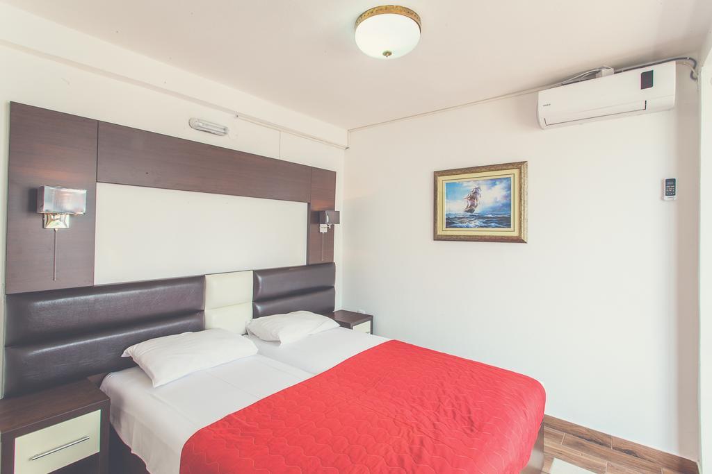 David Apartments And Rooms Dobra Voda Luaran gambar