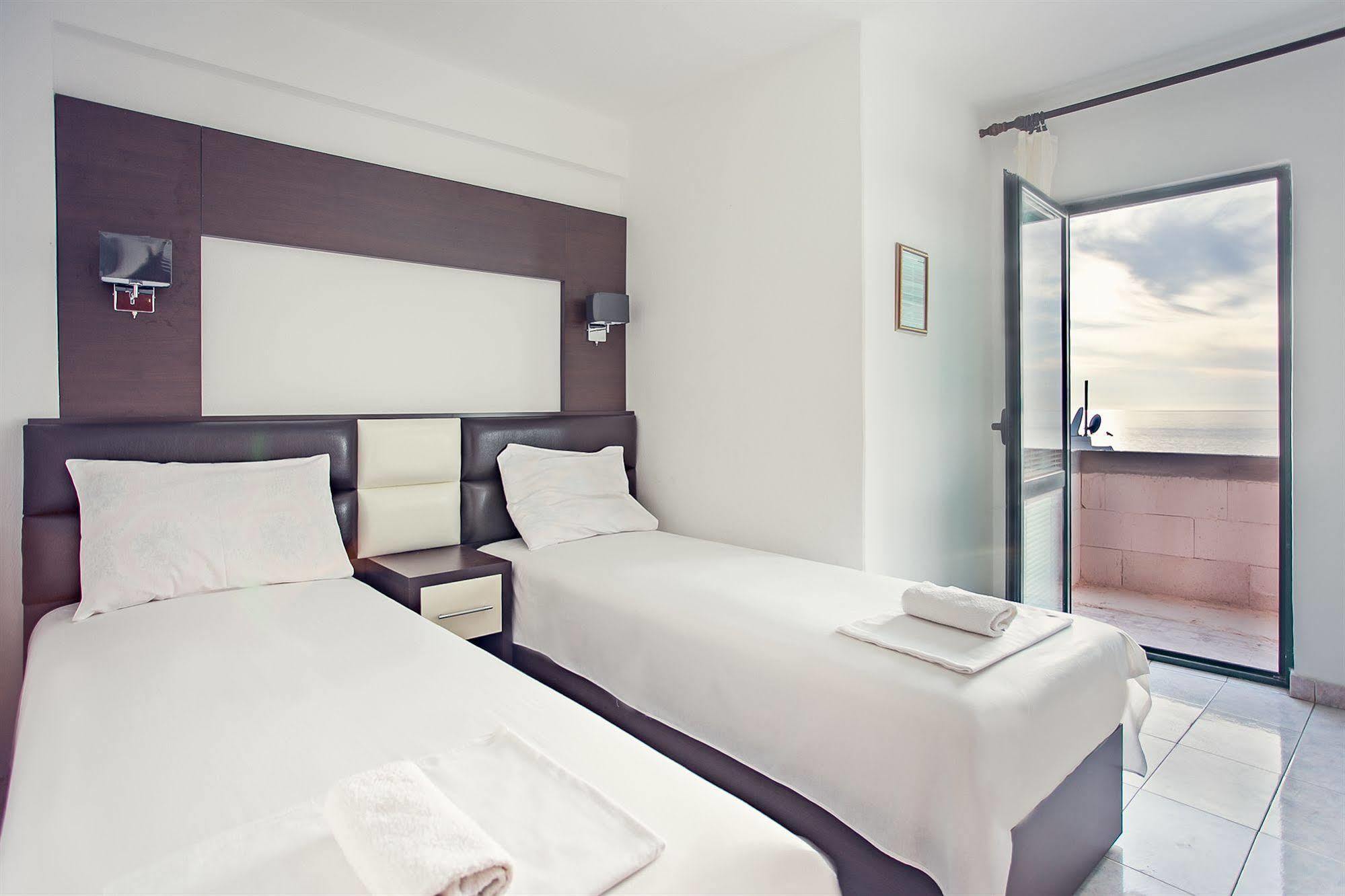 David Apartments And Rooms Dobra Voda Luaran gambar